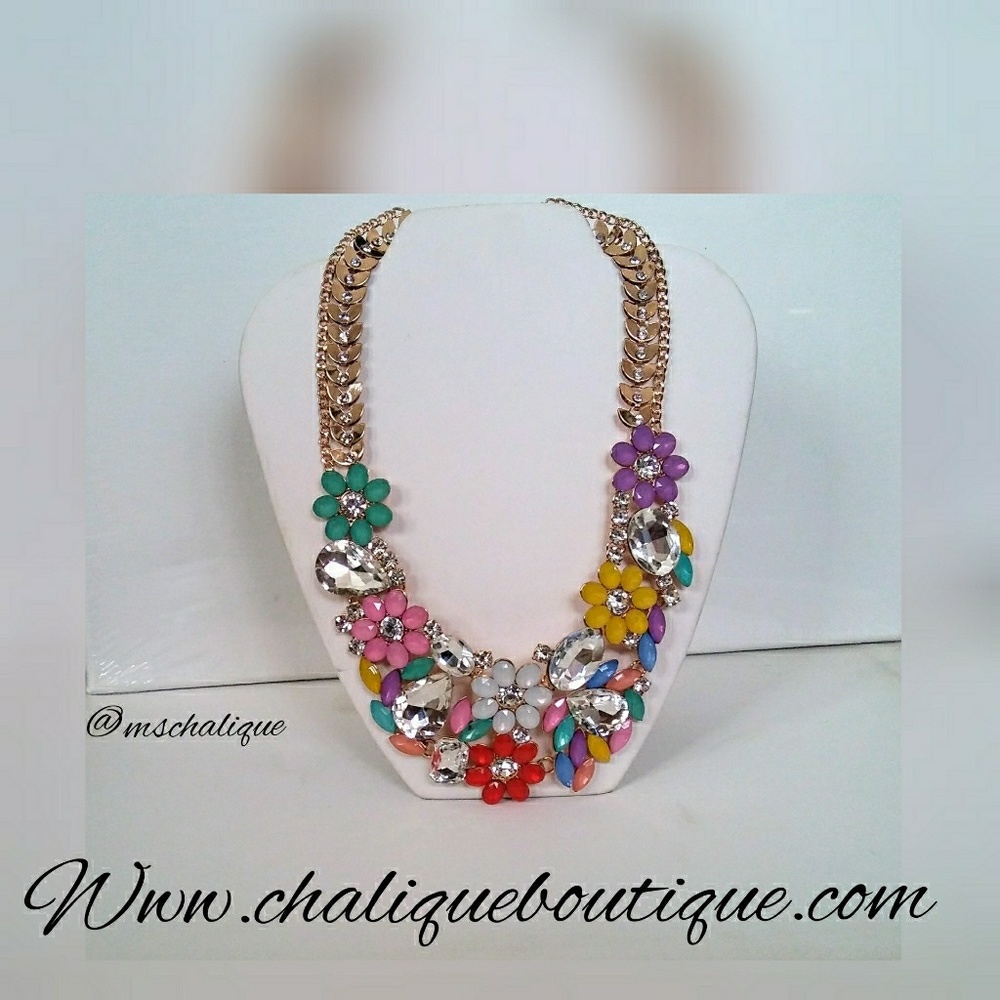 Multi color necklace
